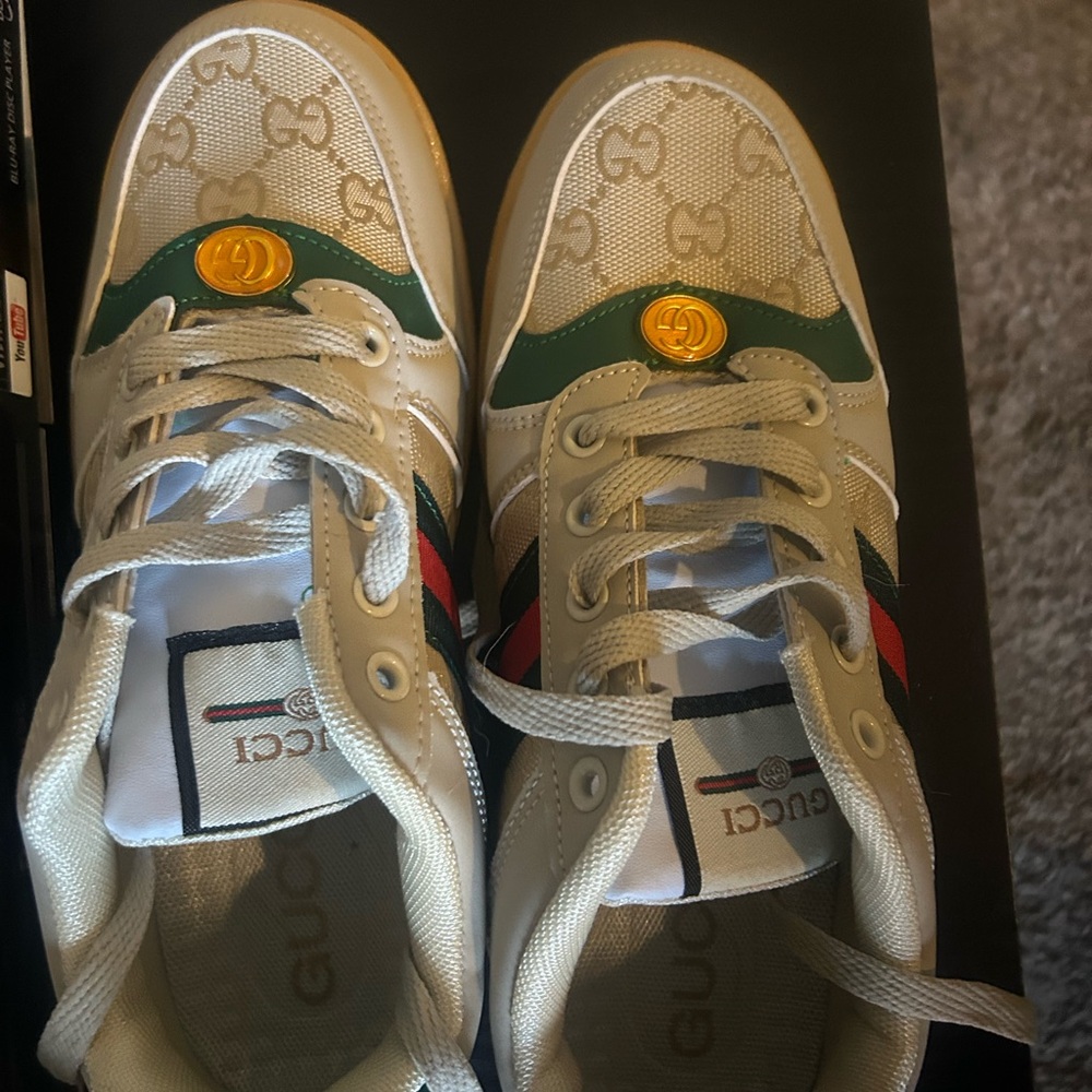 Gucci Womens White, Green, and Red Sneakers